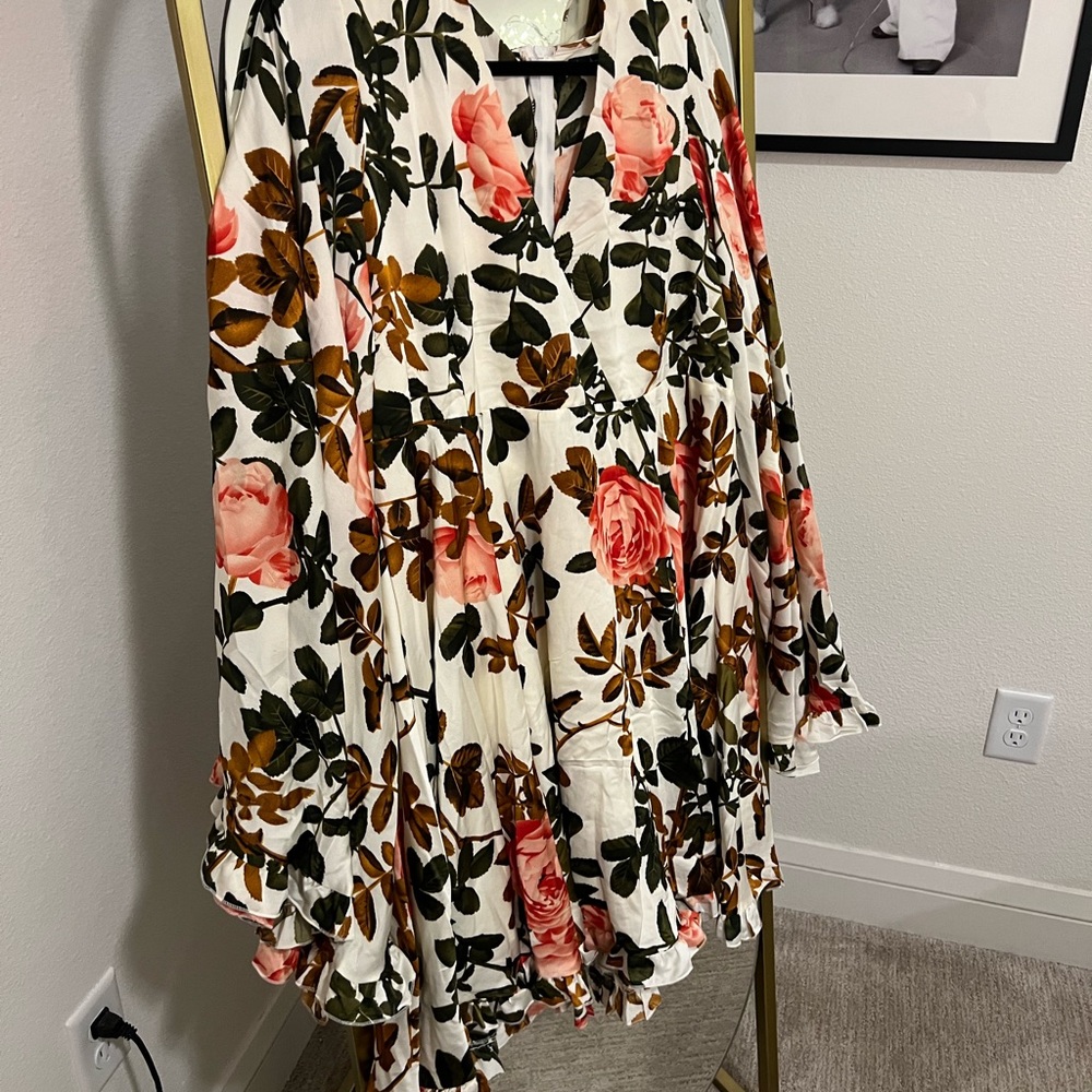 NWOT boohoo flowy dress size 20